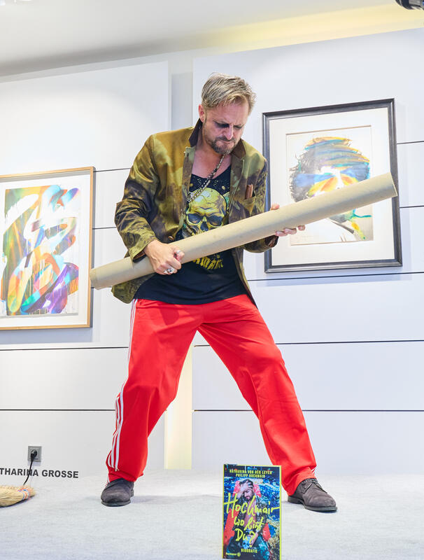 Buchpräsentation und Selbstzerlegung in der Galerie Reinisch Salzburg - Festspiele Salzburg 2025