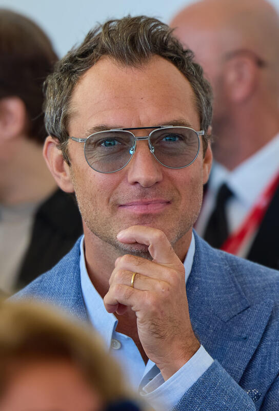 Copyright: Starpix/Alexander TUMA,   31.08.2025 Venedig,  Jude LAW ,  Photocall zu "The Wizard Of The Kremlin  ",  82. Internationale Filmfestspiele Venedig 2025
