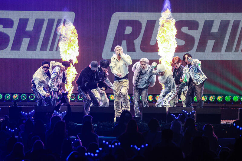 iHeartRadio 106.1 KISS FM's Jingle Ball - Show