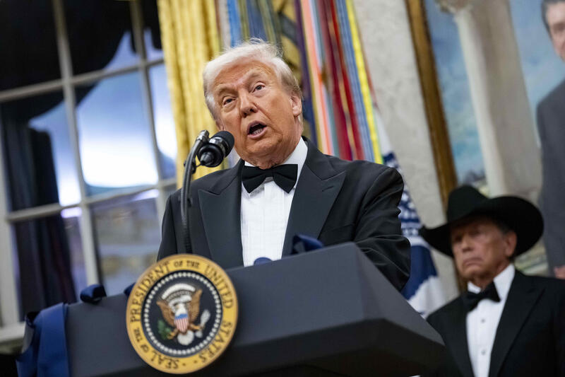 Trump Awards Medallions to the 2025 Kennedy Center Honorees