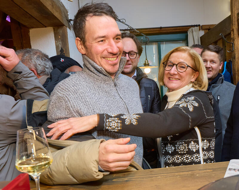 Kronenzeitung Heuriger ausg´steckt is´!" am Semmering.