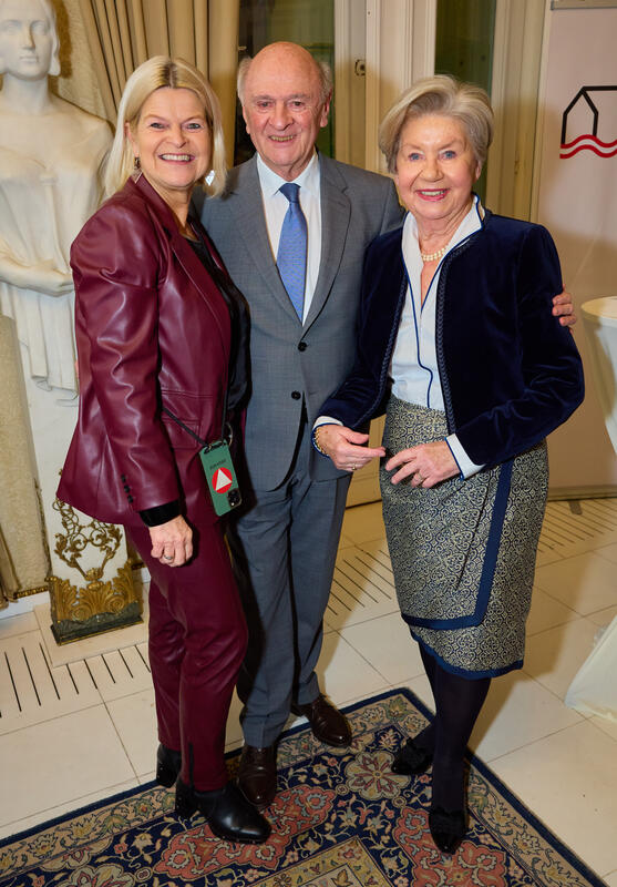  " Hilfe im eigenen Land " 