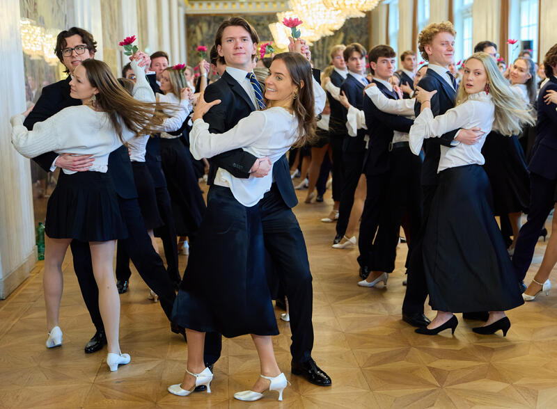 Debütanten - Debütantinnen Probe im Mahler Saal für den Opernball 2026