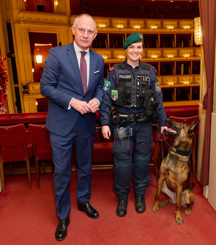 Sicherheitsmaßnahmen mit Innenminister Karner in der Wiener Staatsoper zum Opernball 2026