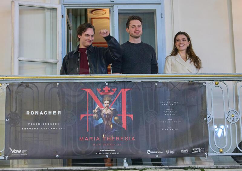 Copyright: Starpix / A. Tuma, 13.03.2026 Wien ,   Moritz MAUSSER, Florian MINNEROP, Nienke LATTEN, Highlights  aus " Maria Theresia - Das Musical " am Balkon des Casino Wien Kärntnerstrasse