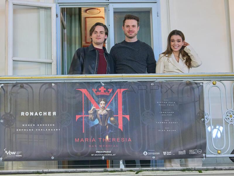 Copyright: Starpix / A. Tuma, 13.03.2026 Wien ,   Moritz MAUSSER, Florian MINNEROP, Nienke LATTEN, Highlights  aus " Maria Theresia - Das Musical " am Balkon des Casino Wien Kärntnerstrasse