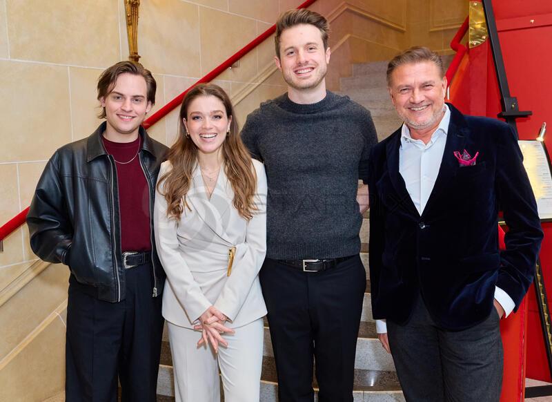 Copyright: Starpix / A. Tuma, 13.03.2026 Wien ,   Moritz MAUSSER, Nienke LATTEN,  Florian MINNEROP, Reinhard DEIRING (Casino Direktor)  , Highlights  aus " Maria Theresia - Das Musical " am Balkon des Casino Wien Kärntnerstrasse