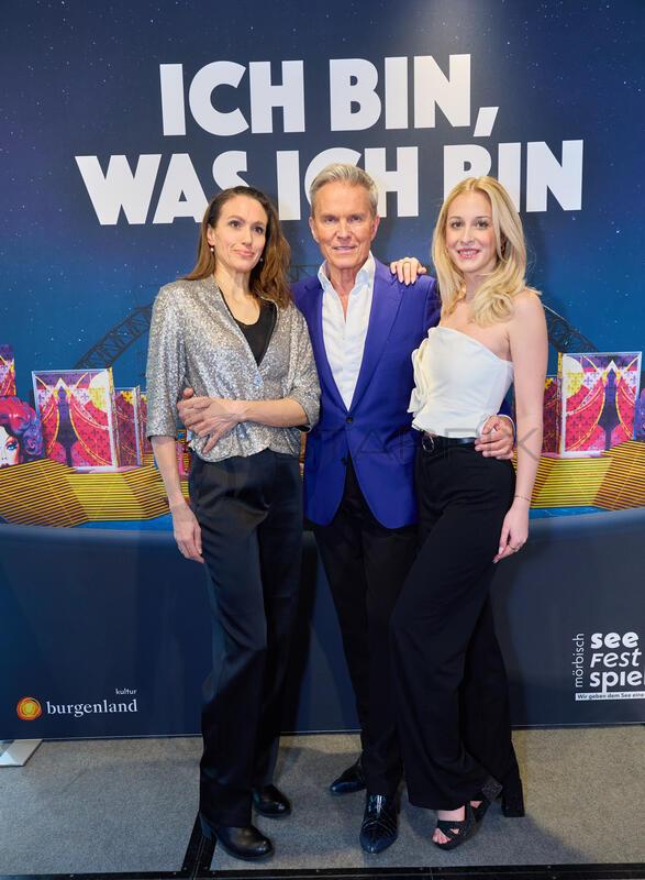 Copyright: Starpix / Alexander Tuma, 19.03.2026 Wien, Ines HENGL PIRKER,  Alfons HAIDER, Anna Rosa DÖLLER,  Pressekonferenz „Ein Käfig voller Narren“ im Hotel Marriott