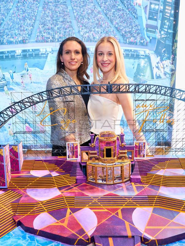 Copyright: Starpix / Alexander Tuma, 19.03.2026 Wien, Ines HENGL PIRKER,   Anna Rosa DÖLLER, mit Bühnenbild, Pressekonferenz „Ein Käfig voller Narren“ im Hotel Marriott