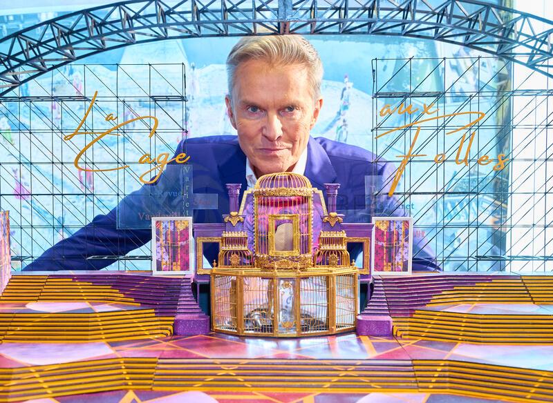 Copyright: Starpix / Alexander Tuma, 19.03.2026 Wien, Alfons HAIDER, mit Bühnenbild, Pressekonferenz „Ein Käfig voller Narren“ im Hotel Marriott