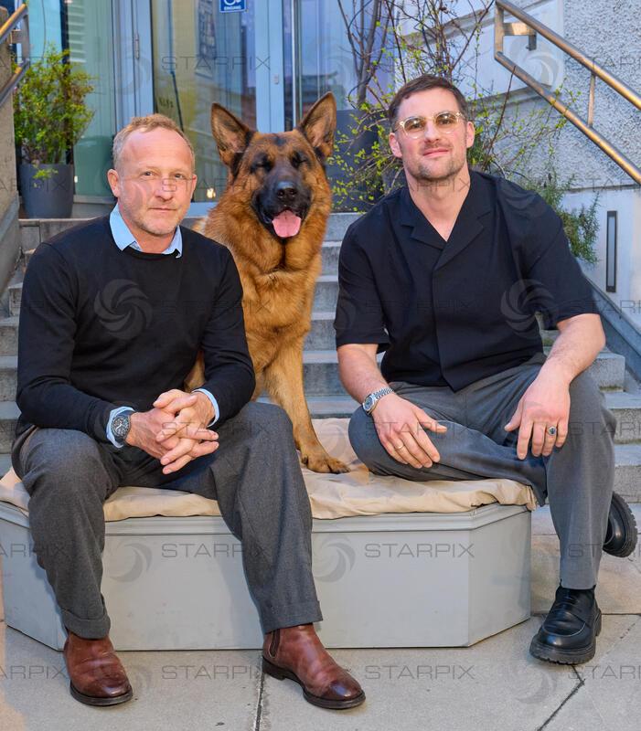 Copyright: Starpix / A. Tuma, 25.03.2026 Wien , Maximilian BRÜCKNER, Kommissar Rex ( Reginald von Ravenhorst VIII",  Hund, Schäferhund)  Ferdinand SEEBACHER ,  " Kommissar Rex " ermittelt wieder! Neue Fälle , neues Team . Präsentation in der Urania Wien