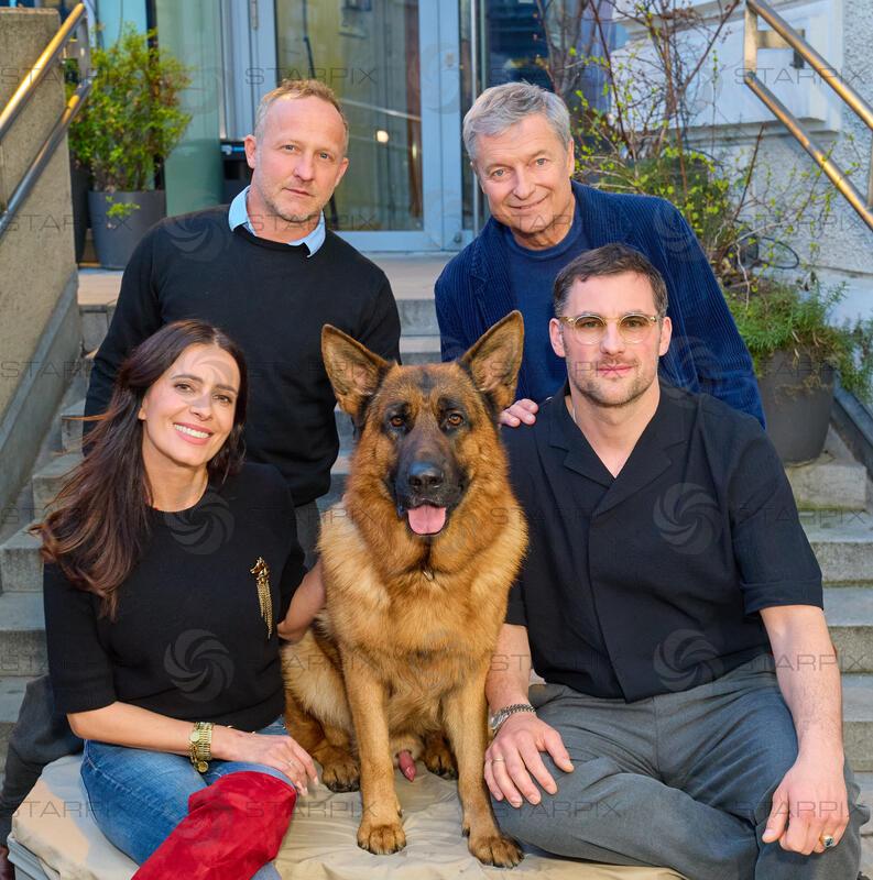 " Kommissar Rex " ermittelt wieder! Neue Fälle , neues Team . 