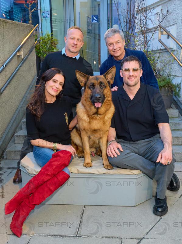 Copyright: Starpix / A. Tuma, 25.03.2026 Wien , Doris GOLPASHIN,  Maximilian BRÜCKNER, Kommissar Rex ( Reginald von Ravenhorst VIII",  Hund, Schäferhund)  , ALfred DORFER, Ferdinand SEEBACHER ,  " Kommissar Rex " ermittelt wieder! Neue Fälle , neues Team . Präsentation in der Urania Wien