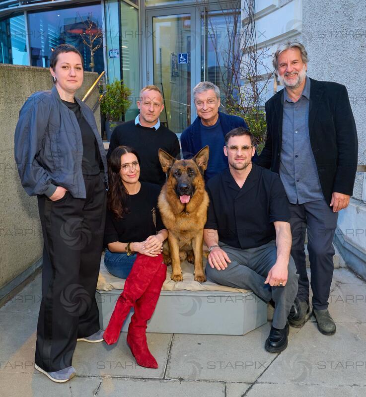 Copyright: Starpix / A. Tuma, 25.03.2026 Wien , Esther RAUCH, Doris GOLPASHIN,  Maximilian BRÜCKNER, Kommissar Rex ( Reginald von Ravenhorst VIII",  Hund, Schäferhund)  , Alfred DORFER, Ferdinand SEEBACHER , Andreas KOPRIVA,  " Kommissar Rex " ermittelt wieder! Neue Fälle , neues Team . Präsentation in der Urania Wien