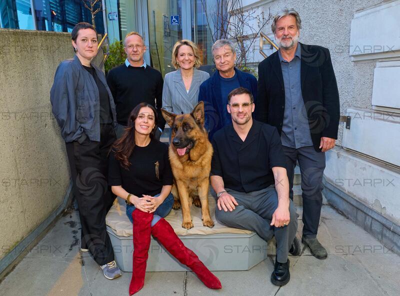 Copyright: Starpix / A. Tuma, 25.03.2026 Wien , Esther RAUCH, Doris GOLPASHIN,  Maximilian BRÜCKNER, Stefanie GROISS-HOROWITZ (Groiss Horowitz), Kommissar Rex ( Reginald von Ravenhorst VIII",  Hund, Schäferhund)  , Alfred DORFER, Ferdinand SEEBACHER , Andreas KOPRIVA,  " Kommissar Rex " ermittelt wieder! Neue Fälle , neues Team . Präsentation in der Urania Wien