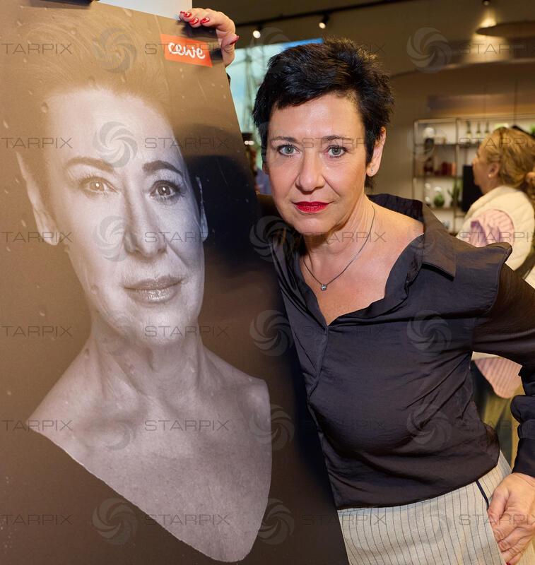 Copyright: Starpix / A. Tuma, 25.03.2026 Wien ,   Andrea HÄNDLER,   Thema  „Tears of Strength: Hinter jeder Träne steckt Mut“ - Dancer against Cancer  Kalenderpräsentation 