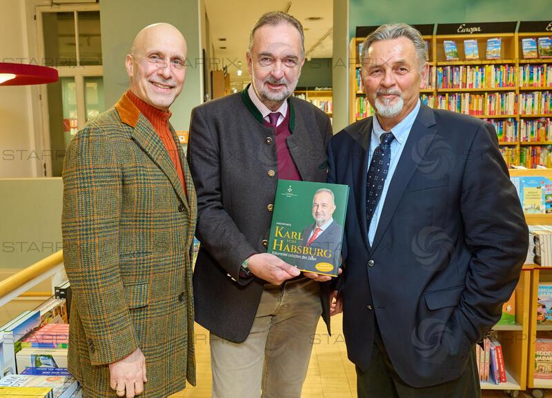 Copyright: Starpix / A. Tuma, 26.03.2026 Wien ,  Vinzent Leopold STIMPFL-ABELE (Stimpfl Abele), Karl HABSBURG, Christoph MATZL, Buchpräsentation Christoph Matzl " Karl von Habsburg - Kaiserenkel zwischen den Zeilen" bei der Buchhandlung Morawa Wien