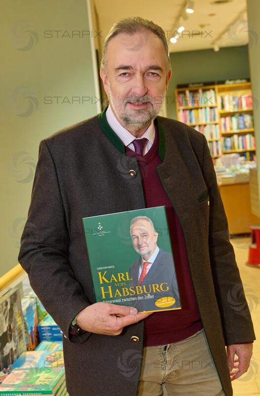 Copyright: Starpix / A. Tuma, 26.03.2026 Wien ,   Karl HABSBURG, Buchpräsentation Christoph Matzl " Karl von Habsburg - Kaiserenkel zwischen den Zeilen" bei der Buchhandlung Morawa Wien