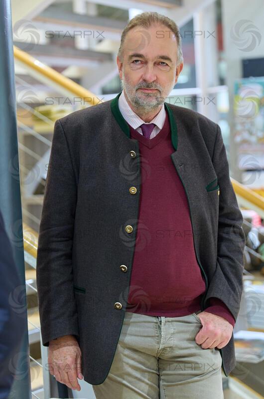 Copyright: Starpix / A. Tuma, 26.03.2026 Wien ,    Karl HABSBURG,  Portrait, Buchpräsentation Christoph Matzl " Karl von Habsburg - Kaiserenkel zwischen den Zeilen" bei der Buchhandlung Morawa Wien