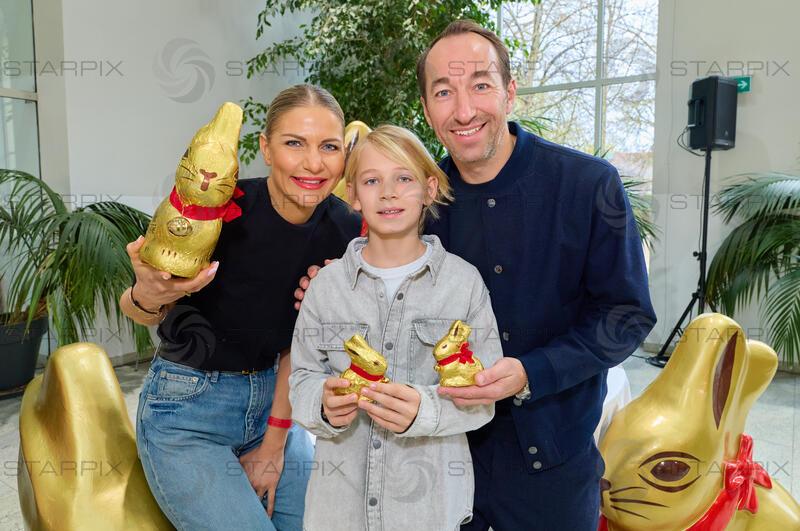 Copyright: Starpix / A. Tuma, 29.03.2026 Wien , Kerstin und Manuel ORTLECHNER und Sohn Julian ,  Lindt Goldhasenfest Frühstück in der Orang.erie und Ostereiersuche in Schönbrunn
