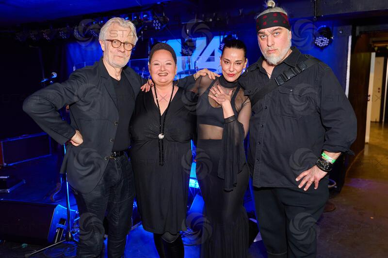 Copyright: Starpix / A. Tuma,  09.04.2026 Wien ,   Thomas RABITSCH,    Tini KAINRATH,   Edita MALOVCIC,   Georgij Makazaria ,  Präsentation des  Volkswagen x FALCO  - in der Kultdiskotheke U4