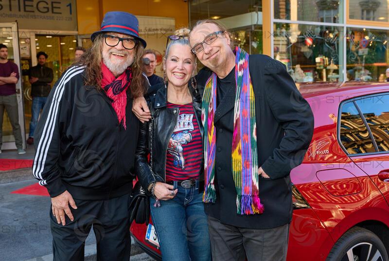 Copyright: Starpix / A. Tuma,  09.04.2026 Wien , Hannes ROSSACHER, Evelyn RILLE  ,   , Rudi DOLEZAL,    Präsentation des  Volkswagen x FALCO  - in der Kultdiskotheke U4