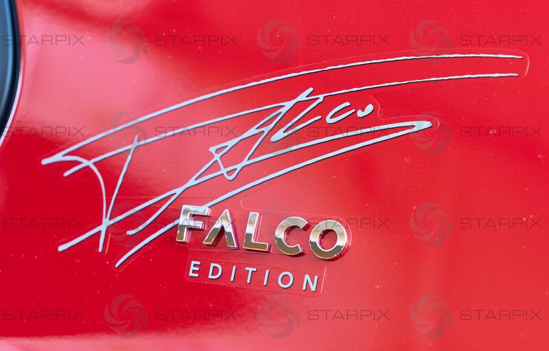 Copyright: Starpix / A. Tuma,  09.04.2026 Wien ,  Falco Logo , Schriftzeichen, Faksimile Unterschrift, Präsentation des  Volkswagen x FALCO  - in der Kultdiskotheke U4