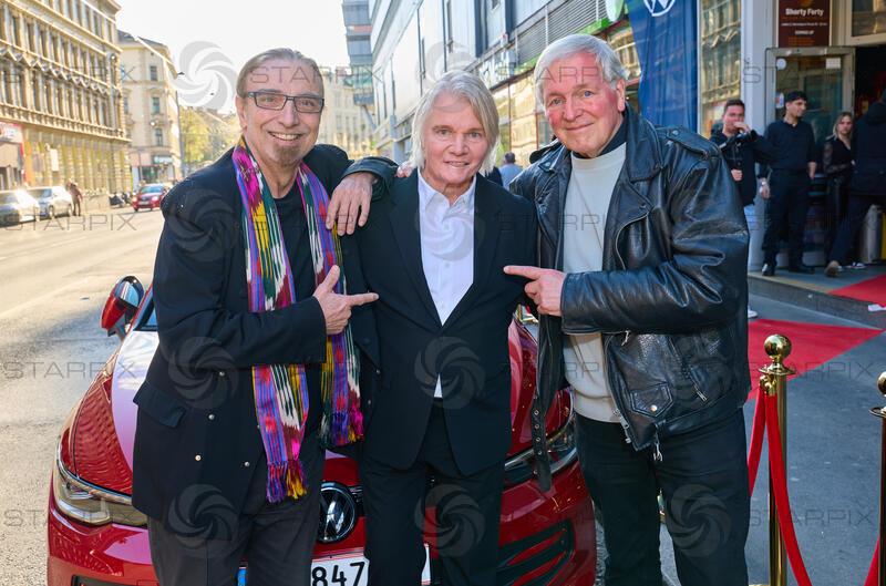 Copyright: Starpix / A. Tuma,  09.04.2026 Wien ,  Rudi DOLEZAL,  Rob BOLLAND,   Conny DE BEAUCLAIR,,Präsentation des  Volkswagen x FALCO  - in der Kultdiskotheke U4