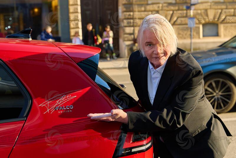 Copyright: Starpix / A. Tuma,  09.04.2026 Wien ,   Rob BOLLAND, Portrait,  Präsentation des  Volkswagen x FALCO  - in der Kultdiskotheke U4