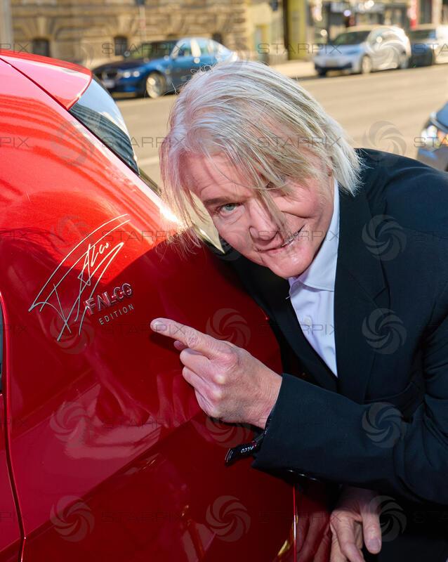 Copyright: Starpix / A. Tuma,  09.04.2026 Wien ,   Rob BOLLAND, Portrait,  Präsentation des  Volkswagen x FALCO  - in der Kultdiskotheke U4