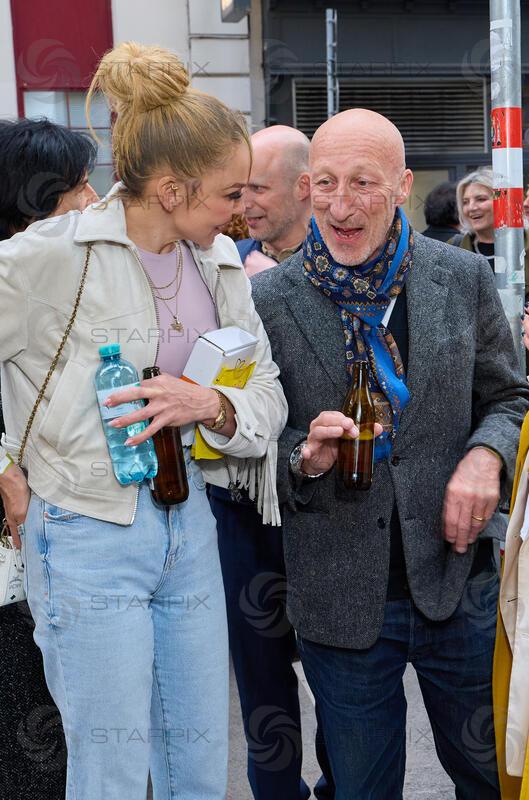 Copyright: Starpix / A. Tuma, 14.04.2026 Wien , Kiri KREN, Oliver HIRSCHBIEGEL  ,    Screening von der 2. Staffel der Netflix Produktion "Crooks" im CineCenter Wien und Fest im Kaffee Alt Wien