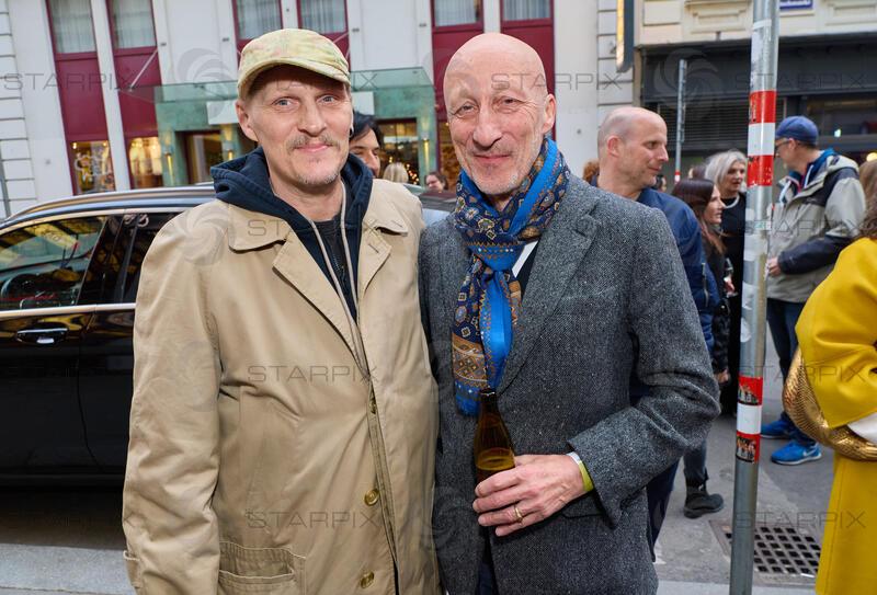 Copyright: Starpix / A. Tuma, 14.04.2026 Wien ,   Georg FRIEDRICH, Oliver HIRSCHBIEGEL, Screening von der 2. Staffel der Netflix Produktion "Crooks" im CineCenter Wien und Fest im Kaffee Alt Wien