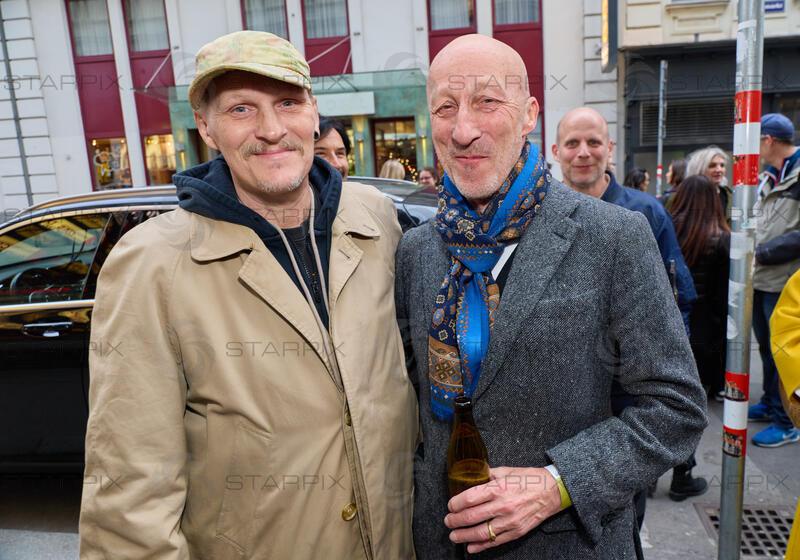 Copyright: Starpix / A. Tuma, 14.04.2026 Wien ,   Georg FRIEDRICH, Oliver HIRSCHBIEGEL, Screening von der 2. Staffel der Netflix Produktion "Crooks" im CineCenter Wien und Fest im Kaffee Alt Wien