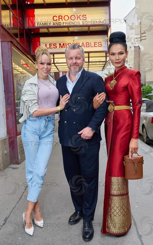 Copyright: Starpix / A. Tuma, 14.04.2026 Wien ,  Kiri KREN,  Mimi TAO, Marvin KREN ,    Family & Friends Screening von der 2. Staffel der Netflix Produktion "Crooks" im CineCenter Wien und Fest im Kaffee Alt Wien