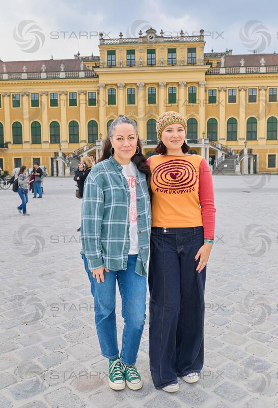 Copyright: Starpix / Alexander Tuma, 16.04.2026 Wien,    Shannon LEE und Tochter Wren KEASLER,   Schloss Schönbrunn - Besuch in Wien für den Dancer Against Cancer Ball auf einladung von Manfred Baumann