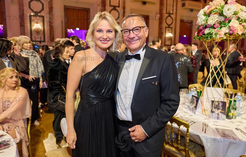 Copyright: Starpix / A. Tuma, 18.04.2026 Wien ,   Heinz STIASTNY, und Frau , 19. DAC ( Dancer Agains Cancer Ball) in der Wiener Hofburg