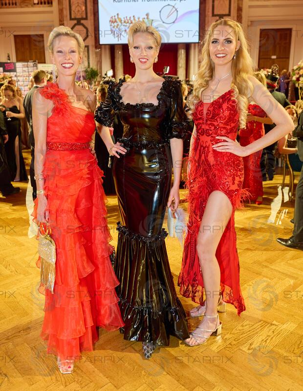 Copyright: Starpix / A. Tuma, 18.04.2026 Wien ,  Martina und Lou Anne GLEISSENEBNER,    Beatrice TURIN (Körmer) ,  19. DAC ( Dancer Agains Cancer Ball) in der Wiener Hofburg