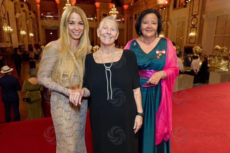 Copyright: Starpix / A. Tuma, 18.04.2026 Wien ,  Yvonne RUEFF,  Andrea KDOLSKY,   Doris KIEFHABER,    19. DAC ( Dancer Agains Cancer Ball) in der Wiener Hofburg