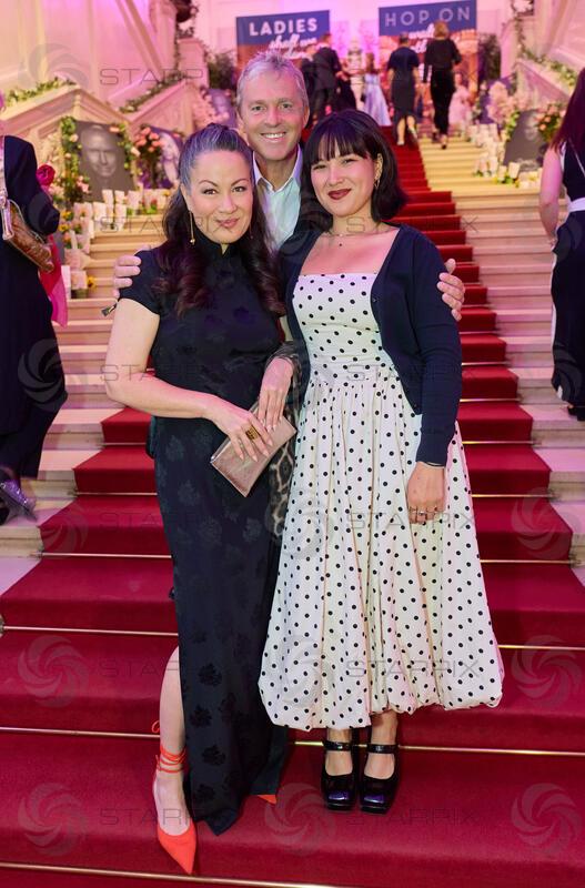 Copyright: Starpix / A. Tuma, 18.04.2026 Wien ,  Manfred BAUMANN,  Shannon LEE und Tochter Wren KEASLER,    19. DAC ( Dancer Agains Cancer Ball) in der Wiener Hofburg