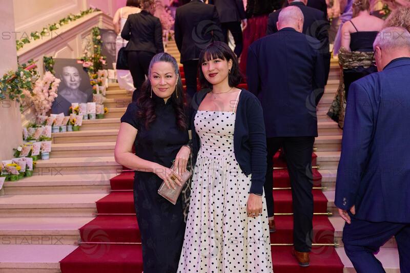 Copyright: Starpix / A. Tuma, 18.04.2026 Wien ,     Shannon LEE und Tochter Wren KEASLER,    19. DAC ( Dancer Agains Cancer Ball) in der Wiener Hofburg
