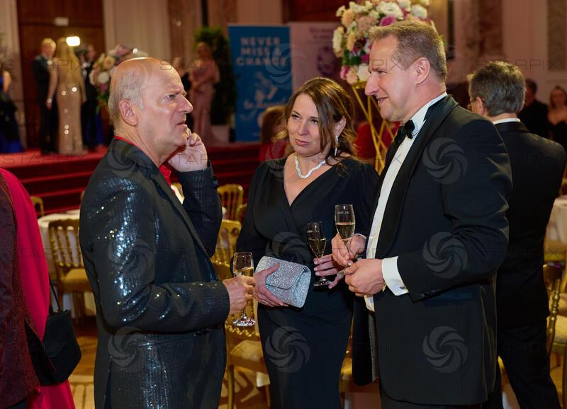 Copyright: Starpix / A. Tuma, 18.04.2026 Wien ,   Andy LEE LANG, Heinz STIASTNY, und Frau , 19. DAC ( Dancer Agains Cancer Ball) in der Wiener Hofburg