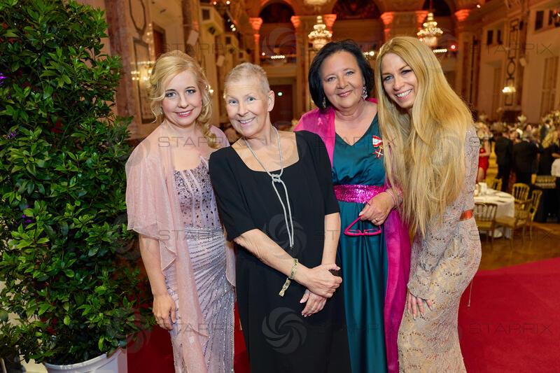 Copyright: Starpix / A. Tuma, 18.04.2026 Wien ,  Iva SCHELL,  Andrea KDOLSKY,   Doris KIEFHABER,    Yvonne RUEFF,   19. DAC ( Dancer Agains Cancer Ball) in der Wiener Hofburg