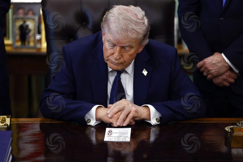 Trump Hosts Israeli and Lebanese Envoys in the Oval Office