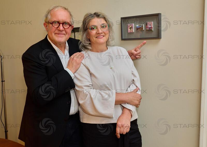 Copyright: Starpix / A. Tuma, 27.04.2027 Wien, Harald KRASSNITZER, Vesna MUHR, im Hintergrund Bilder der Künstlerin Vesna Muhr, Harald Krassnitzers Reich im Altstadt Vienna
