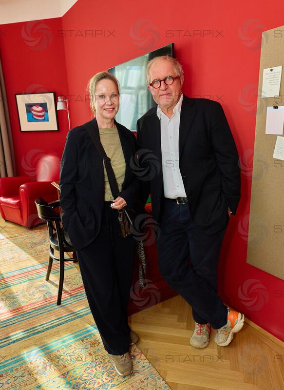 Copyright: Starpix / A. Tuma, 27.04.2027 Wien,  Harald KRASSNITZER mit Frau Ann-Kathrin (Ann Katrin) KRAMER,  Harald Krassnitzers Reich im Altstadt Vienna