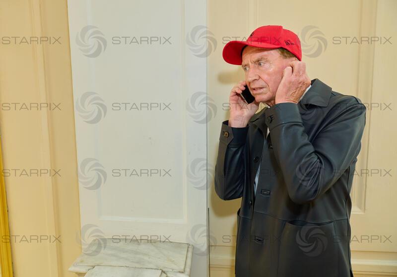 Copyright: Starpix / A. Tuma, 29.04.2026 Wien ,  Heribert KASPER,  telefoniert, Portrait, Goldenes Ehrenzeichen der Republik Österreich an Gerda Rogers im Haus des Sports
