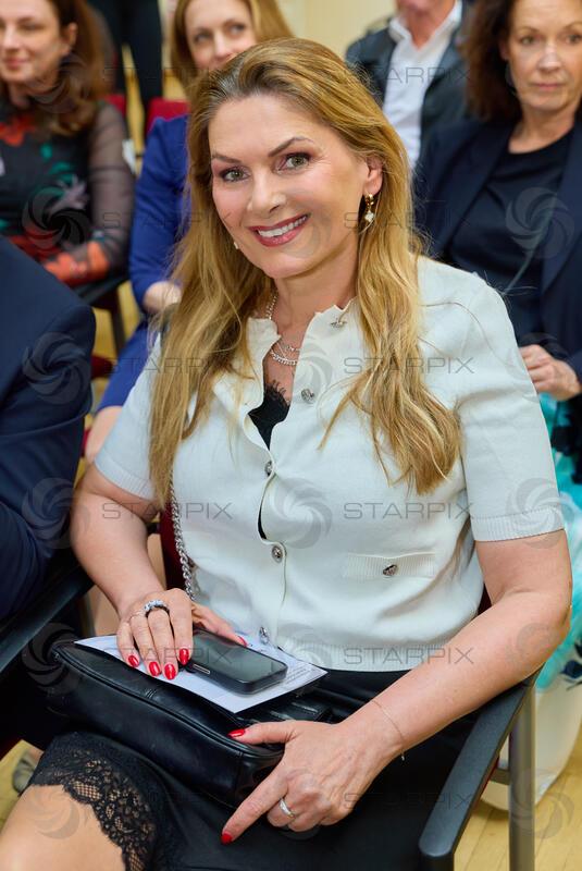 Copyright: Starpix / A. Tuma, 29.04.2026 Wien ,  Martina KAISER, ,  Portrait, Goldenes Ehrenzeichen der Republik Österreich an Gerda Rogers im Haus des Sports