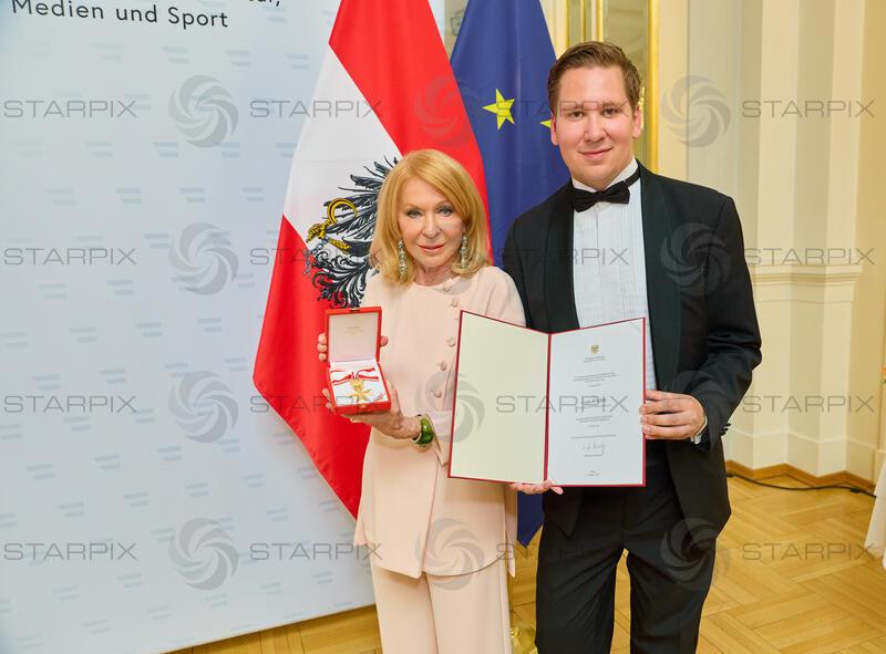 Copyright: Starpix / A. Tuma, 29.04.2026 Wien ,  Gerda ROGERS, Clemens TRISCHLER, Orden, Goldenes Ehrenzeichen der Republik Österreich an Gerda Rogers im Haus des Sports