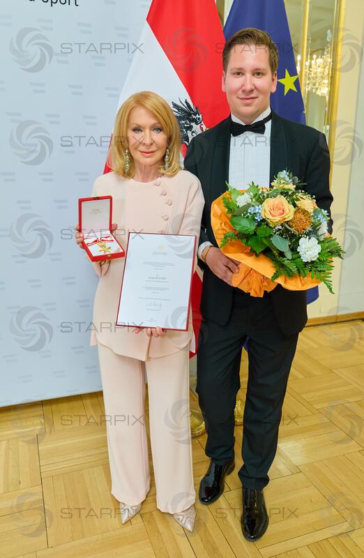 Copyright: Starpix / A. Tuma, 29.04.2026 Wien ,  Gerda ROGERS, Clemens TRISCHLER, Orden, Goldenes Ehrenzeichen der Republik Österreich an Gerda Rogers im Haus des Sports