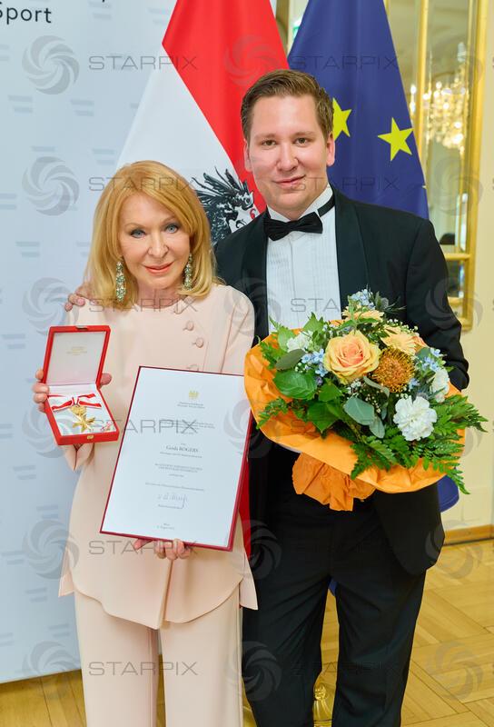 Goldenes Ehrenzeichen der Republik Österreich an Gerda Rogers im Haus des Sports